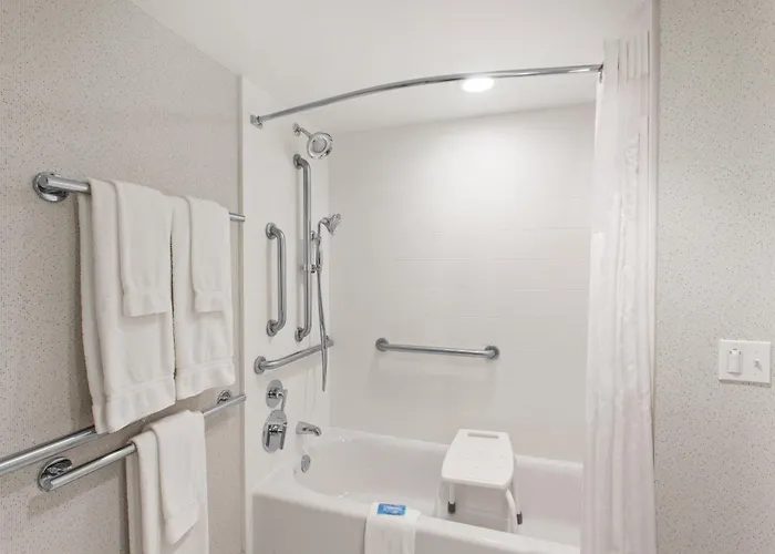 Holiday Inn Express West By Ihg
