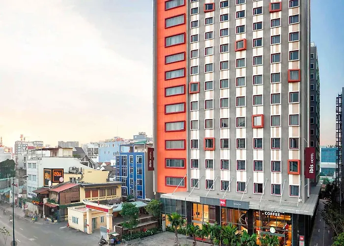 Hotels with pool Ibis Saigon Airport