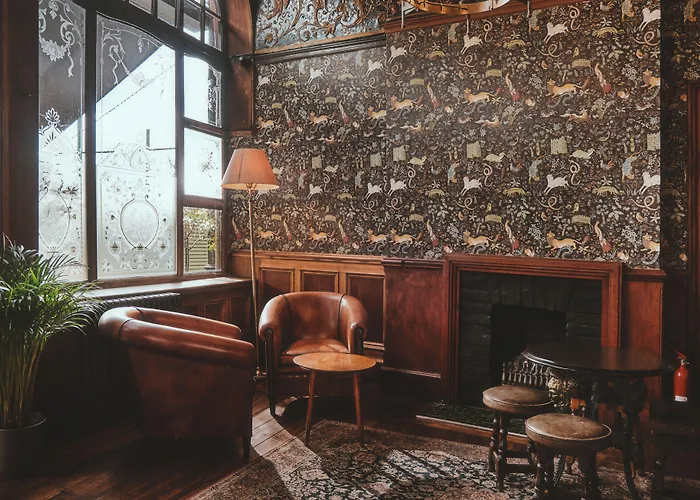  Black Lion Pub & Boutique Guesthouse