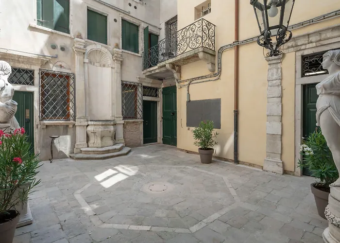 Palace Tintoretto