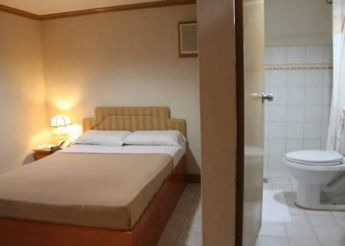 Elegant Circle Inn