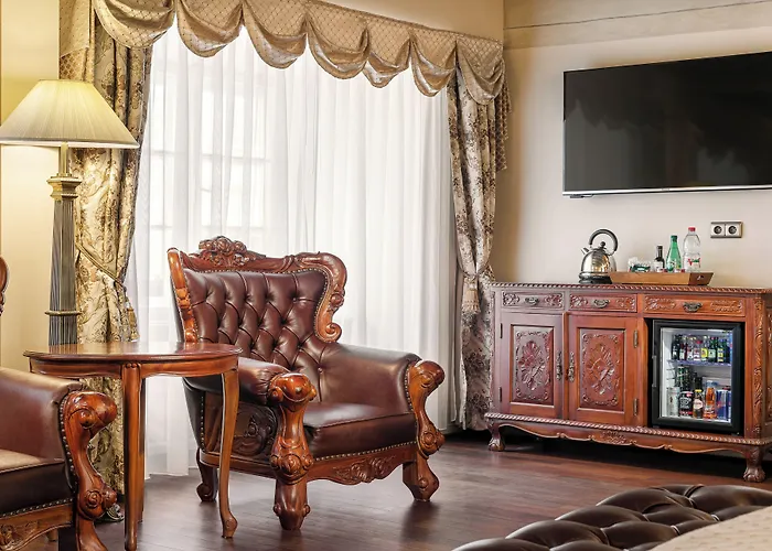 Iron Gate & Suites By Bhg