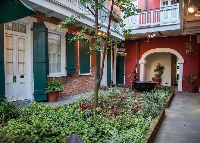 Airport Hotel: Hotel St. Pierre French Quarter