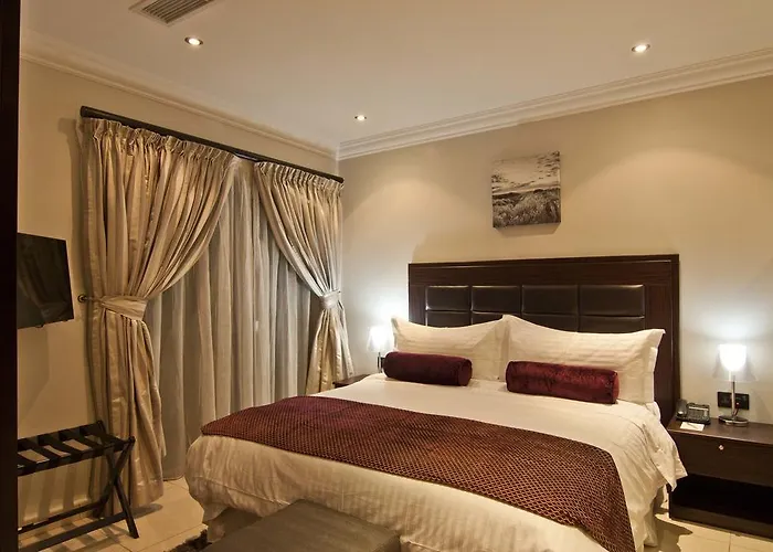 L'Eola Suites