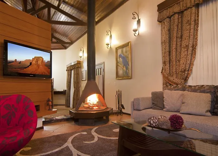 Hotel central: Pousada Ararinha Azul - Campos do Jordão