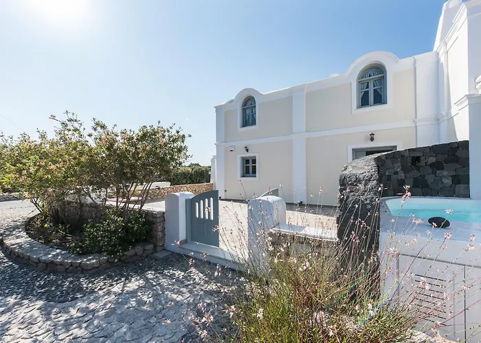 Villa: Secret Earth Villas - Santorini