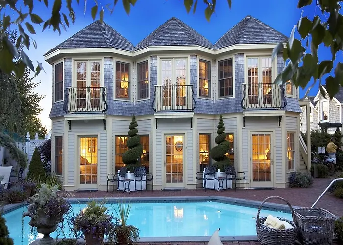 Hotel with pool: Brass Key Guesthouse Adults Only