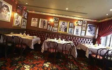 Hotel with Tennis: De Vere Herons Reach