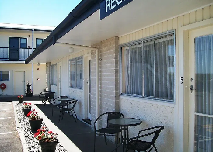 Cedar Court Motel