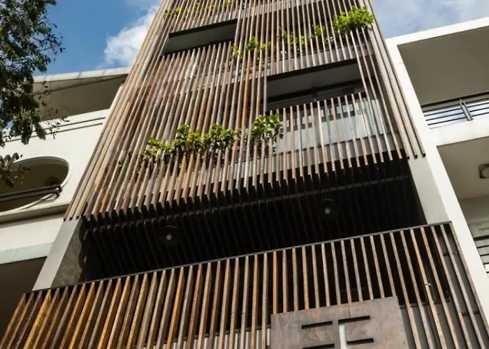 Motel: Triple E Hotel Fine Art Museum