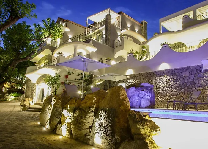 Villa con piscina: Villa Caruso