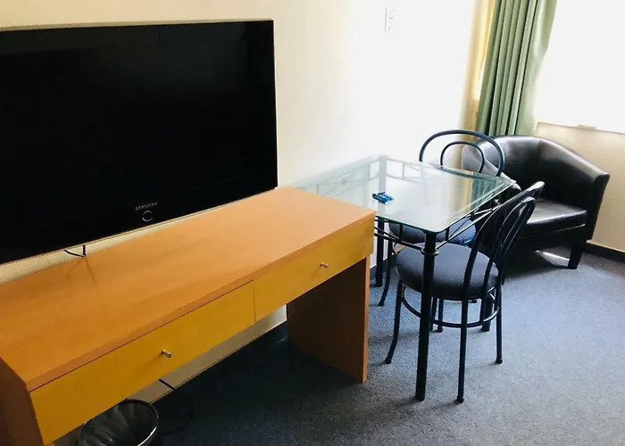 Hotel with Tennis: Harbour City Motor Inn