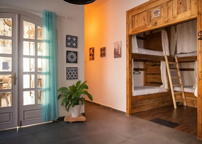Hostel: The Cabin
