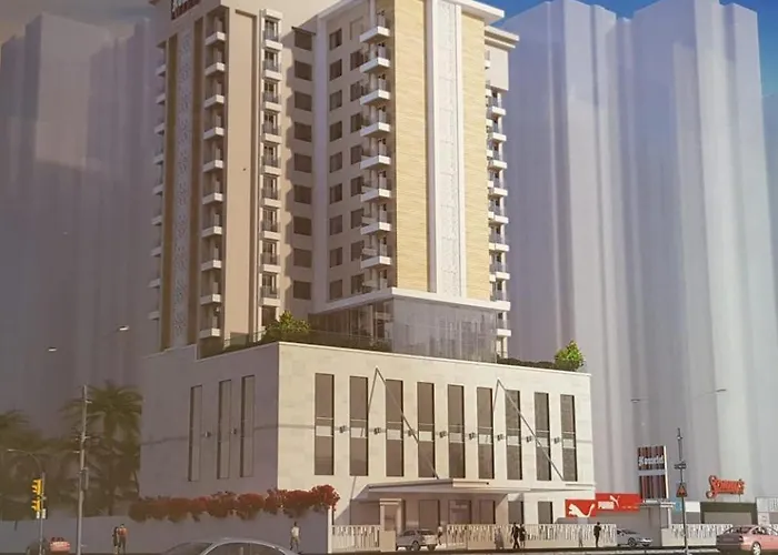 Hotel with pool: Royal Hometel Suites