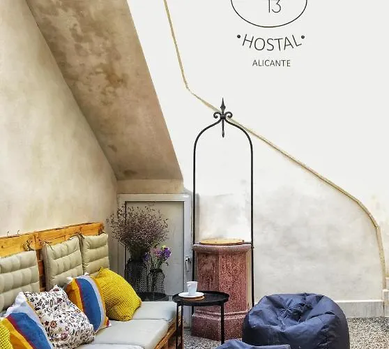 Hotel near College: Hostel Numero Trece - Albergue Juvenil - Free Towels, Coffee & Tea, Remote Check-In (Adults Only)