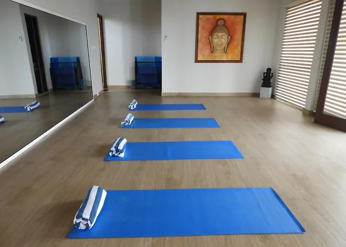 Sapphire Seas Beachfront Hotel