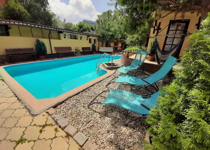  Casa Mica Guesthouse