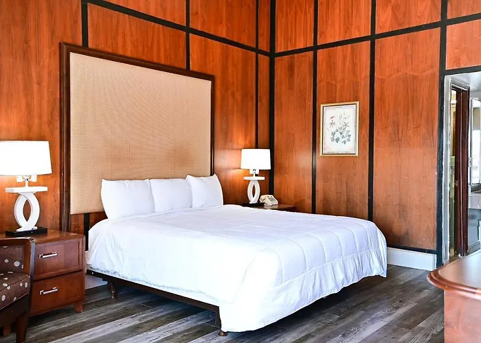 Motel: Oaks Motel Greensboro Nc